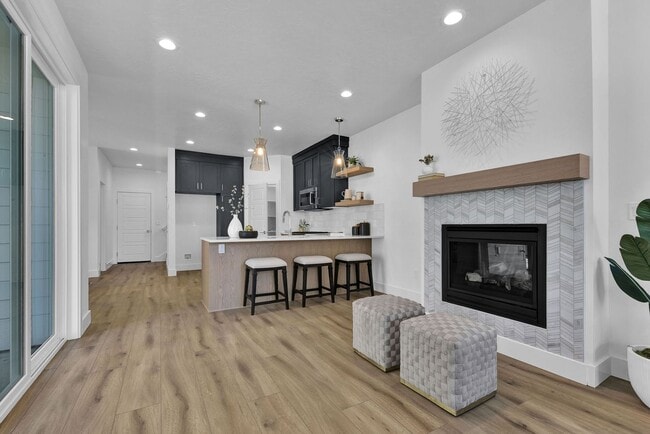 Building Photo - Modern Comfort & Rustic Charm in Prime Boi...