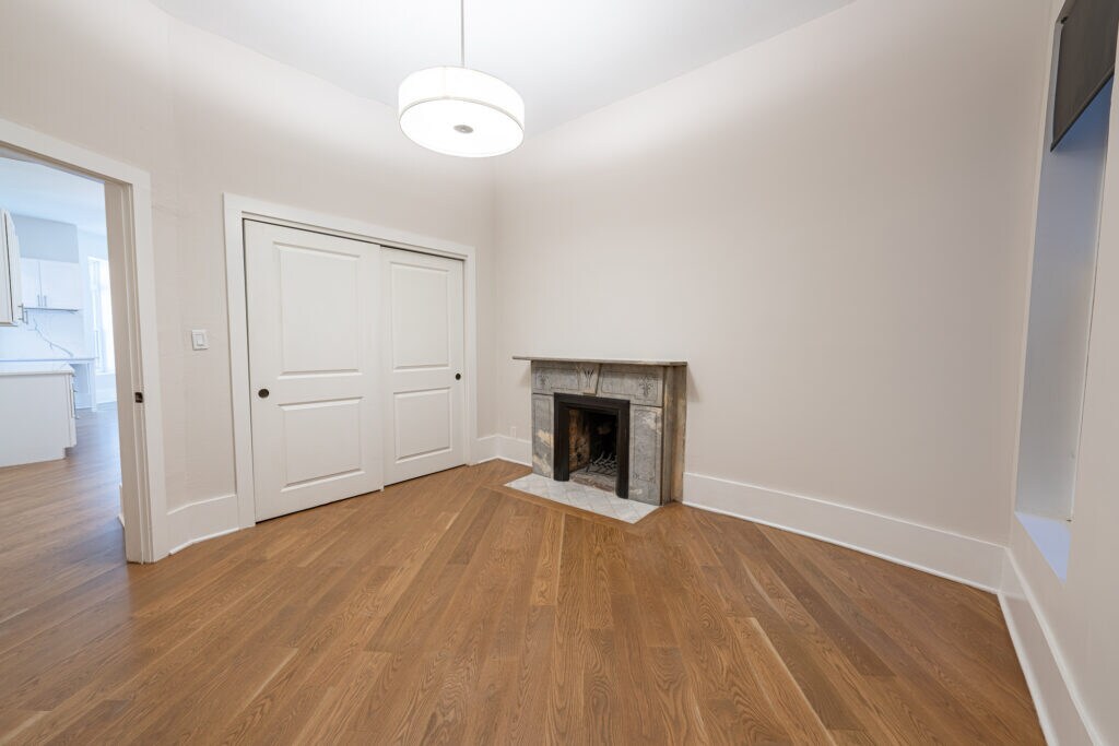 Building Photo - 2246 N Clark St