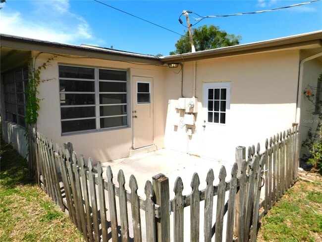 Building Photo - 4902 Largo Terrace