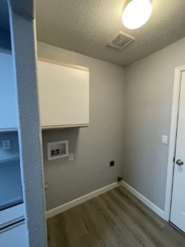 Building Photo - North side home, pet friendly with fenced back yard.