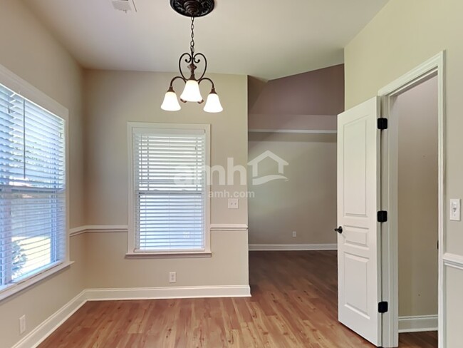 Building Photo - 180 Cotillion Crescent