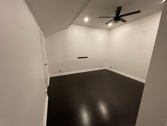 Building Photo - 305 Coral Reef Dr