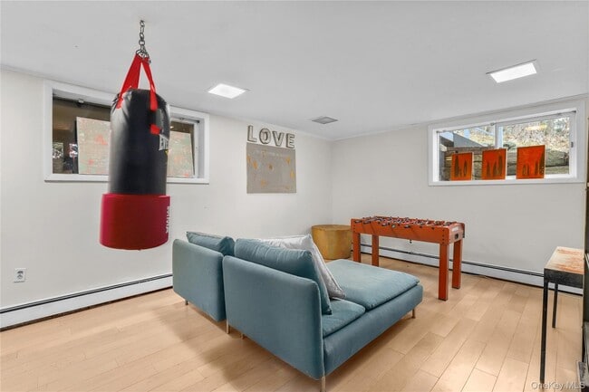 Building Photo - 20 Cedar Rd E