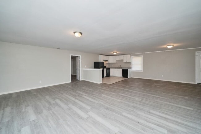 Building Photo - Move-In Ready 4BR with Renovated Interiors...