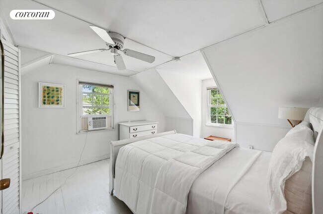 Building Photo - 3766 Noyack Rd