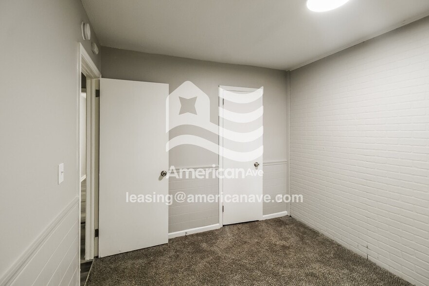 Building Photo - 1061 55th St