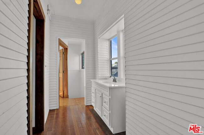 Building Photo - 1340 W 30th St