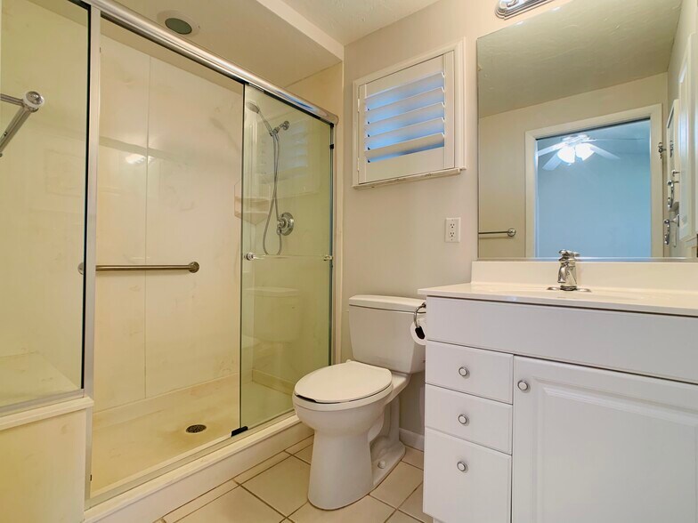 Master bath - 500 Park Blvd S