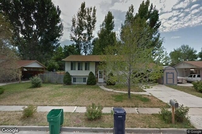 Building Photo - 4 Bedroom/2 Bathroom Home in Sandy