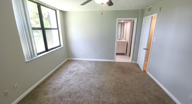 Building Photo - 820 Lavers Cir