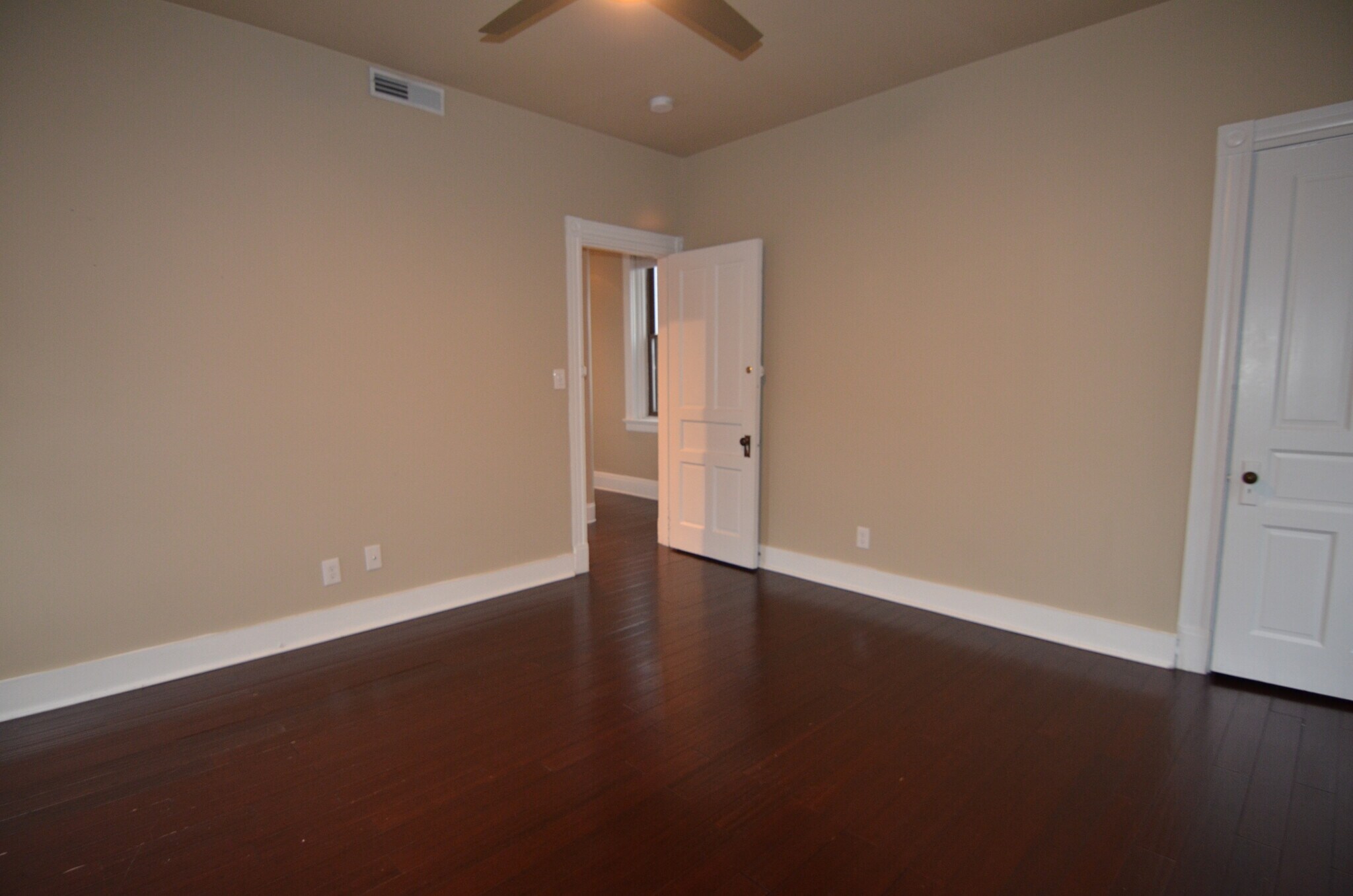 Building Photo - 2352 Kemper Ln