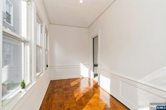 Building Photo - 41-43 Poe Avenue Unit 1