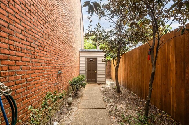 Building Photo - 1707 Belvedere Ct
