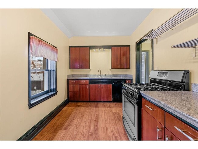 Building Photo - 2302 1/2 Blaisdell Ave