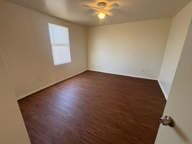 Building Photo - 1424 Krista Dr
