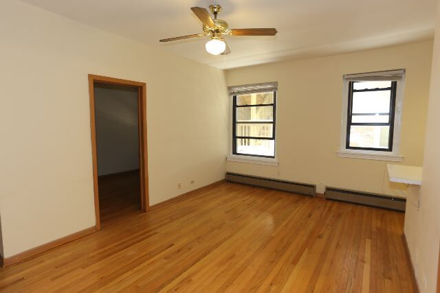 Building Photo - 640 W Barry Ave