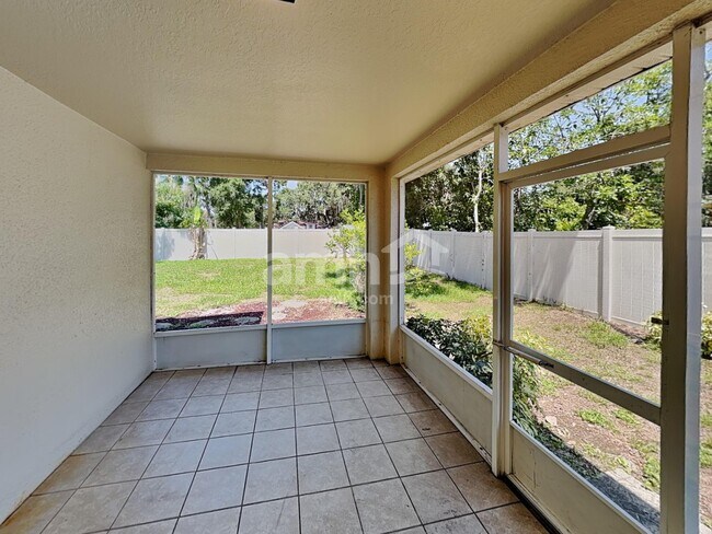 Building Photo - 544 Westcliffe Dr