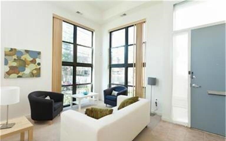 Building Photo - 117 Station North Mews