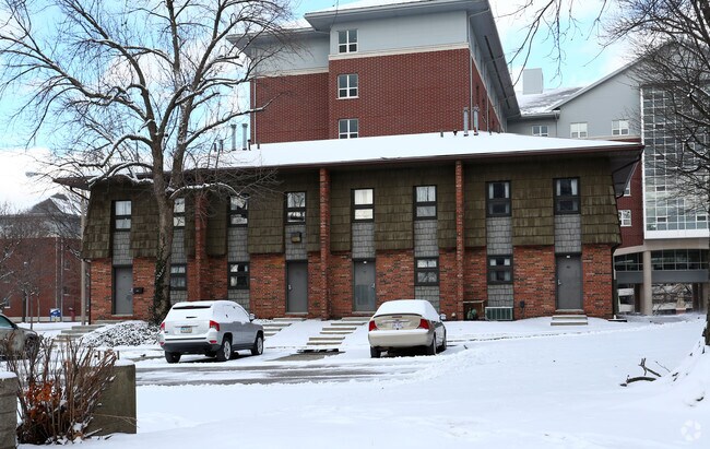 Primary Photo - 353 Grant St