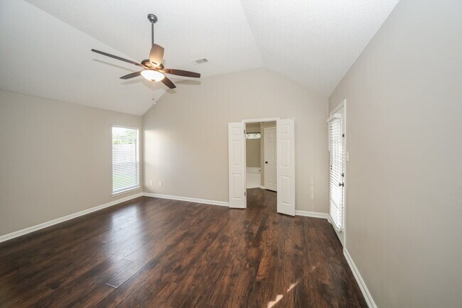 Building Photo - 5411 Corner Oak Dr