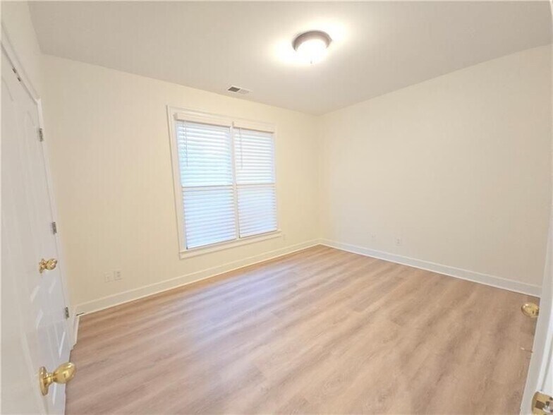 Building Photo - 12592 Waterside Dr