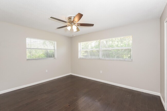 Building Photo - 1117 N Singleton Ave