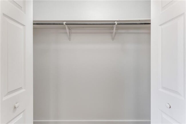 Building Photo - 1723 N Chestnut Ave