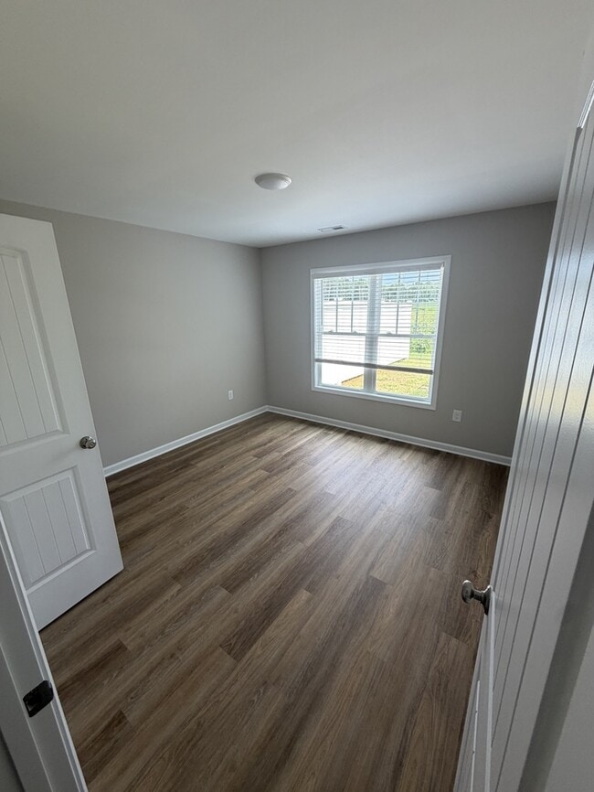 Building Photo - 833 Middleton Rd