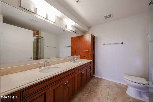 Building Photo - 7137 E Rancho Vista Dr