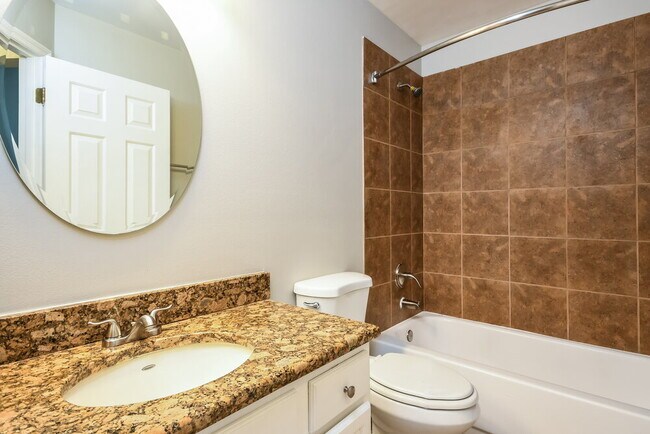 Building Photo - 1800 Grasmere Dr