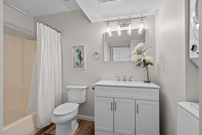 Building Photo - 1356 Glenns Bay Rd