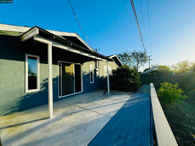 Building Photo - 419 Pomona Ave