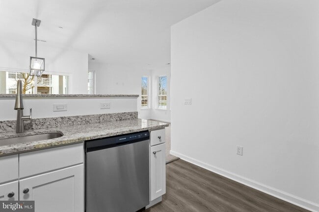 Building Photo - 11112 Cornerstone Dr