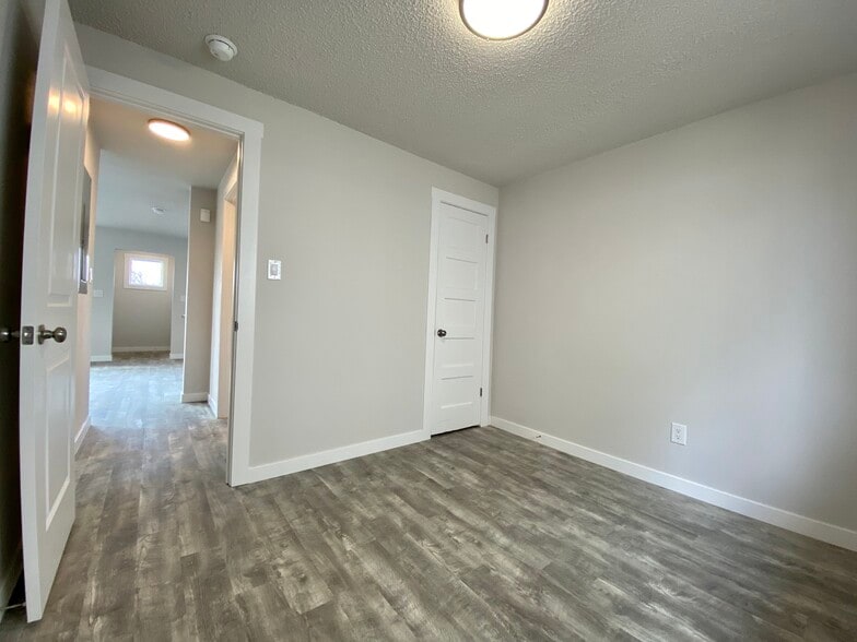 Building Photo - 1033 Juneau St