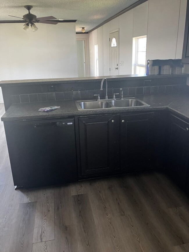 Building Photo - 3 Bedroom Trailer in New Iberia