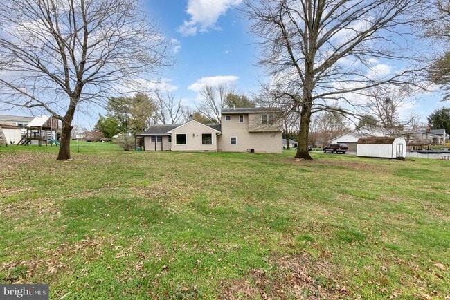 Building Photo - 906 Shelburne Rd