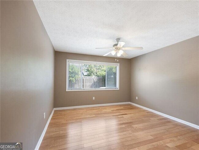 Building Photo - 115 Biscayne Dr NW