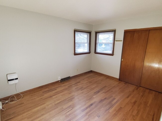 Building Photo - Brown Deer 3 bedroom ranch