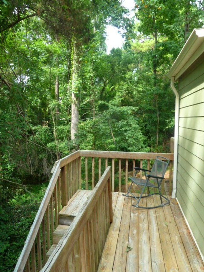 Building Photo - Lovely, updated 2br in Weatherhill. Great location & Carrboro charm!