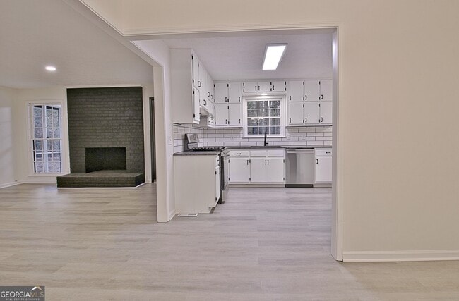 Building Photo - 716 Ebenezer Rd