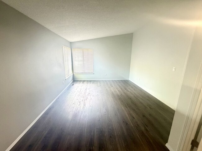 Building Photo - 8442 Everett Way