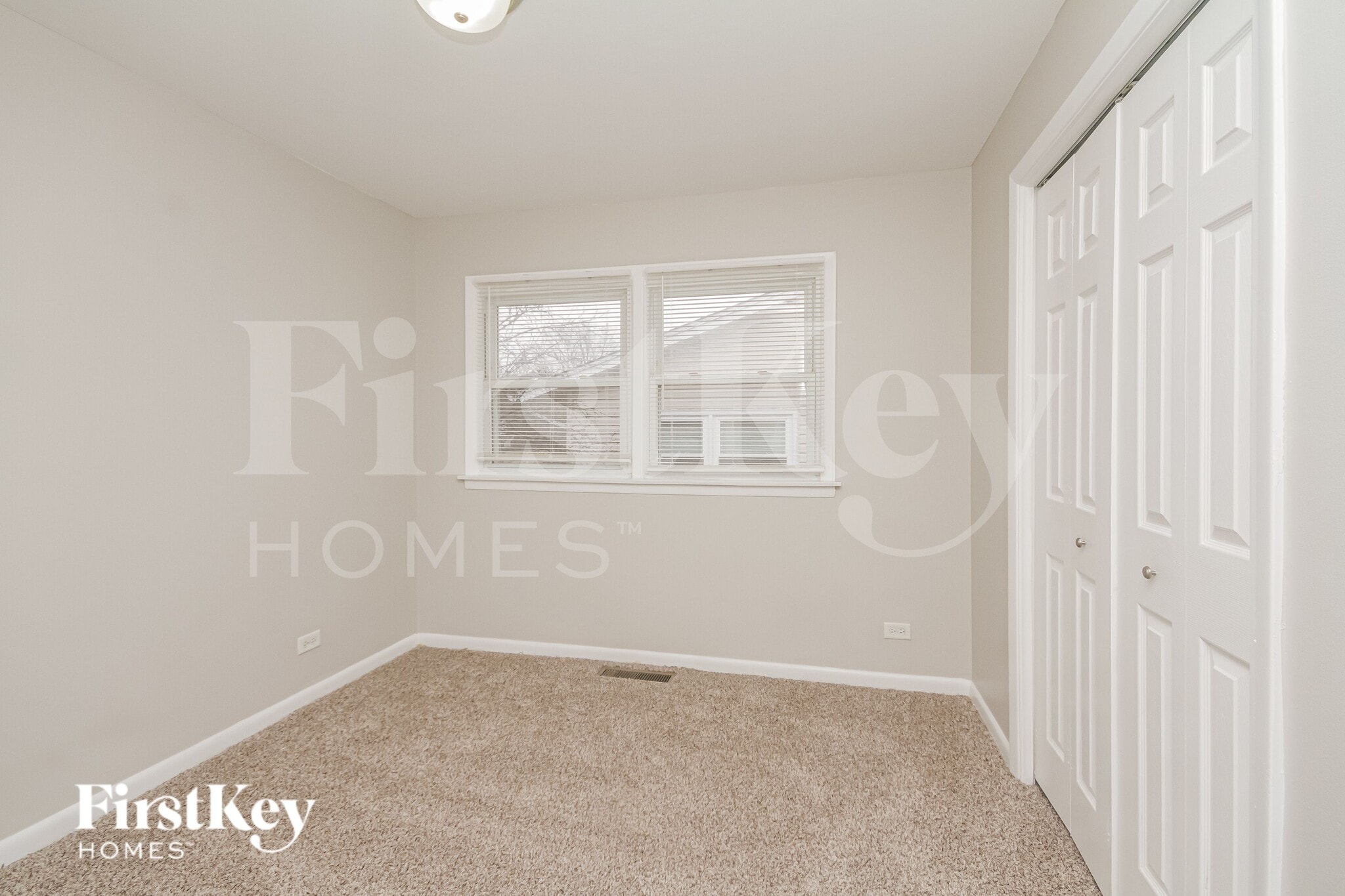 Building Photo - 17621 Grandview Dr