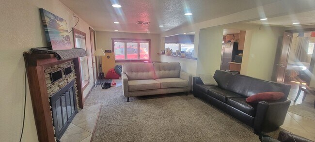 Building Photo - 5BD/3BA Home Near Pearl St, CU, Hiking Park | Avail. August 2026 Pre-Lease