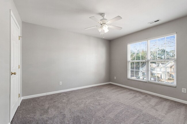 Building Photo - Beautiful End-Unit Townhome in Sought-After Breckenridge!