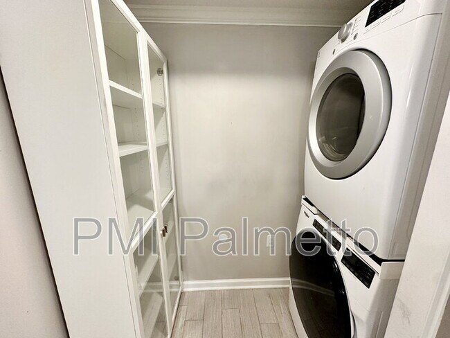 Building Photo - 2817 Columbia Ave