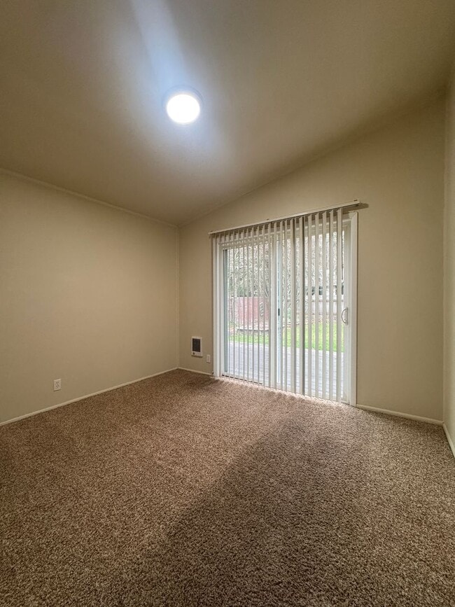 Building Photo - (HAR2) 2 Bedroom, 1 Bath Single Family Home