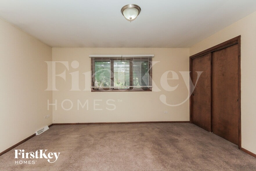 Building Photo - 18428 Lange St