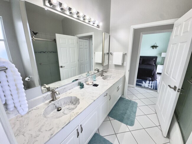 Building Photo - 236 SW 47th St