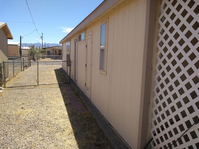Building Photo - Double Wide on a Double Lot w/detached Gar...