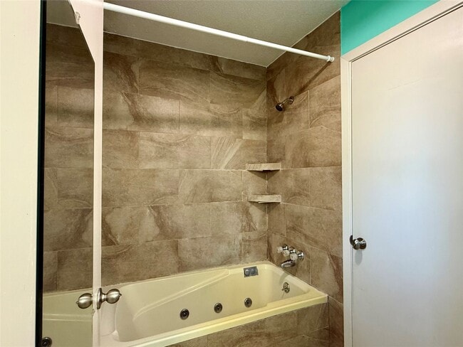 Building Photo - 1501 Stacey St